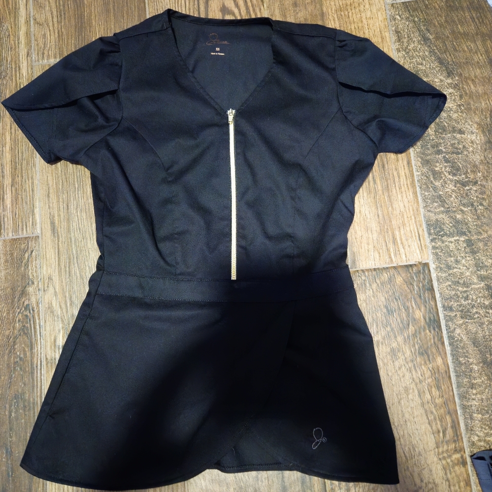 XS jaanuu scrub top